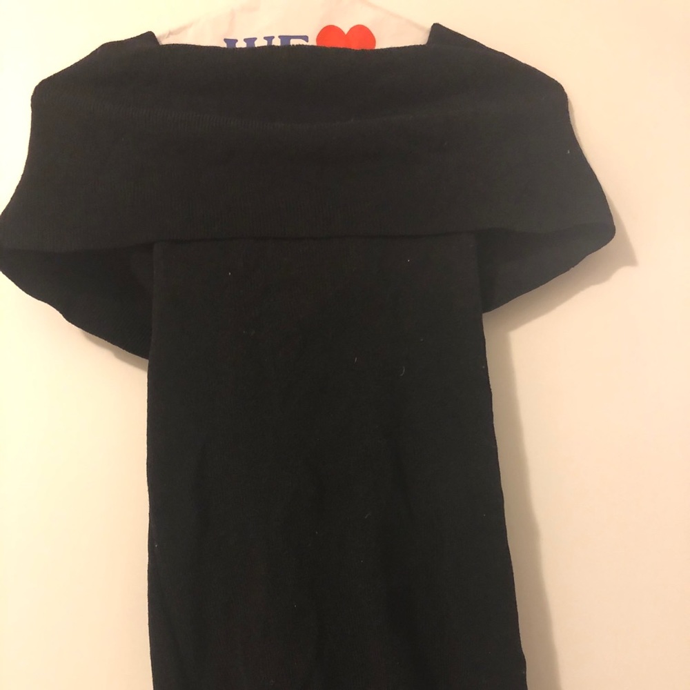 Sleeveless chic black top
